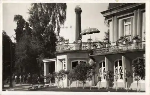 Ak Lázně Bohdaneč Bohdanetsch Pardubicky kraj Region Pardubice, Partie an einem Hotel