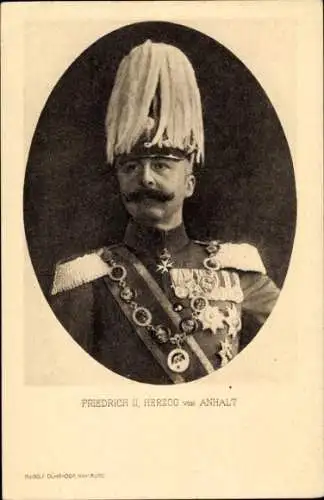 Ak Herzog Friedrich II von Anhalt, Portrait, Federbusch, Uniform, Orden, Wohlfahrtskarte