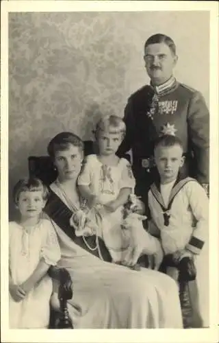 Foto Ak Prinz Friedrich Christian von Sachsen, Elisabeth Helene von Thurn u. Taxis, Kinder