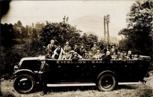 Foto Ak Lourdes Hautes Pyrénées, Autobus mit offenem Verdeck