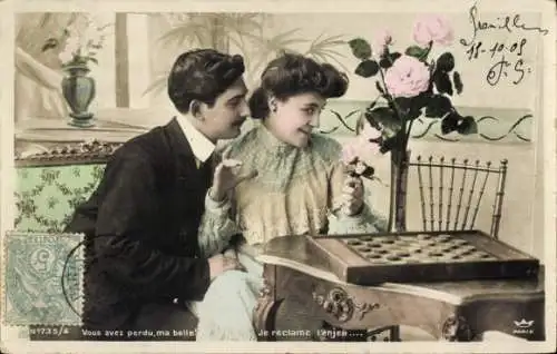 Ak Liebespaar spielt Dame, Schachbrett