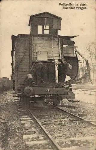 Ak Volltreffer in einen Eisenbahnwagen, Kriegszerstörungen, I WK