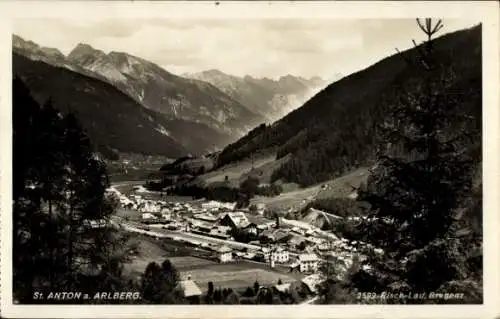 Ak Sankt Anton am Arlberg Tirol Österreich, Gesamtansicht, Gebirge