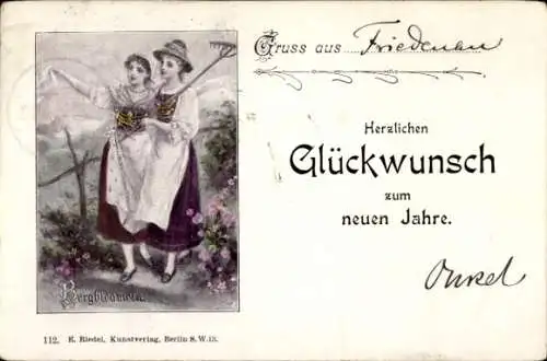 Ak Glückwunsch Neujahr, Zwei Frauen in Volkstrachten, Harke