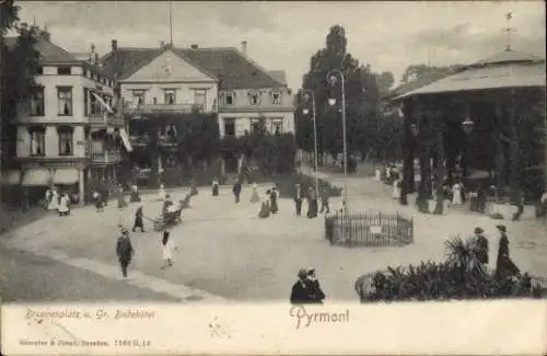 Ak Bad Pyrmont in Niedersachsen, Brunnenplatz, großes Badehotel