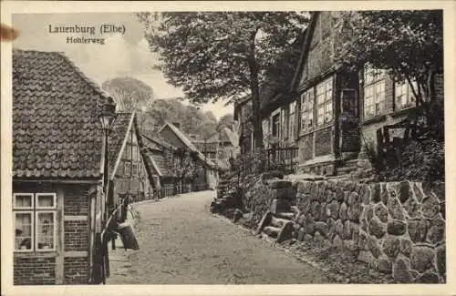 Ak Lauenburg an der Elbe, Hohlerweg, Fachwerkhäuser, Steinmauer