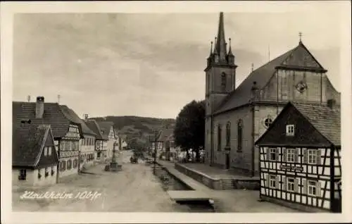 Foto Ak Kleukheim Ebensfeld in Oberfranken, Straßenpartie, Kirche, Fachwerkhaus