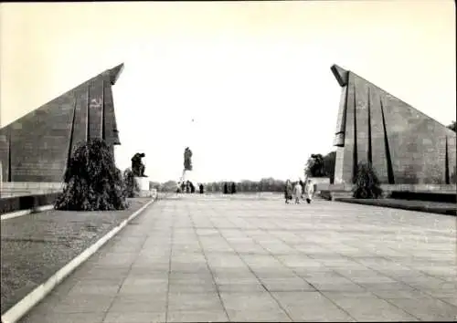 Ak Berlin Treptow, sowjetisches Ehrenmal