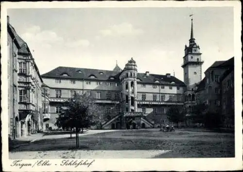 Ak Torgau an der Elbe, Schlosshof