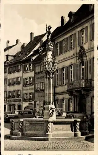 Ak Freiburg im Breisgau, Münsterbrunnen, Erzbischöfliches Palais