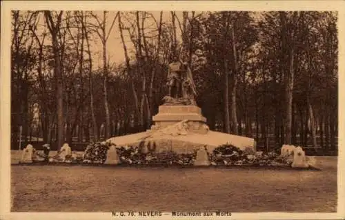 Ak Nevers Nièvre, Kriegsdenkmal