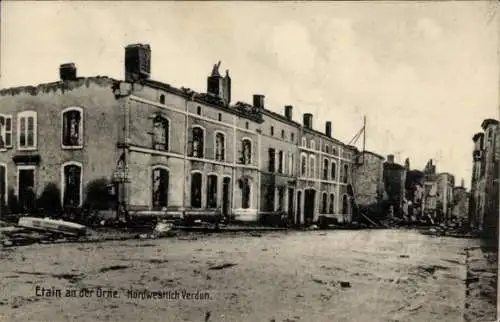 Ak Étain Lothringen Meuse, Straßenpartie mit Gebäuderuinen, Kriegszerstörung I. WK
