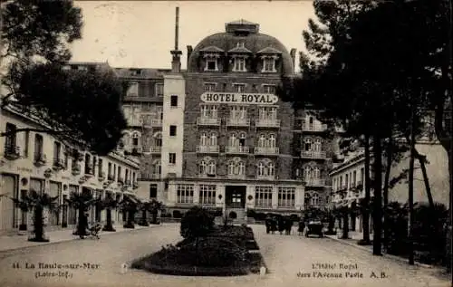 Ak La Baule sur Mer Loire Atlantique, Hotel Royal in Richtung Avenue Pavle