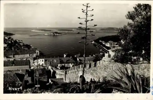 Ak Hvar Kroatien, Teilansicht der Stadt, Blick zum Meer