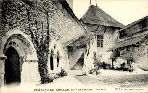 Ak Chillon Kanton Waadt, Innenhof und Haupttreppe