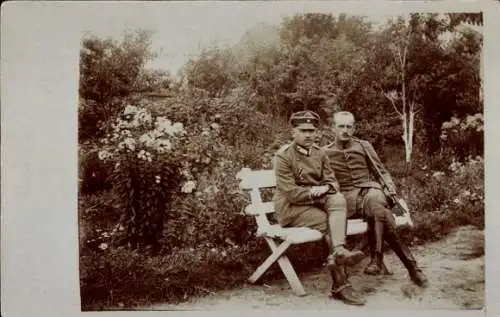 Foto Ak Deutsche Soldaten in Uniformen, Stabpfeife, I WK