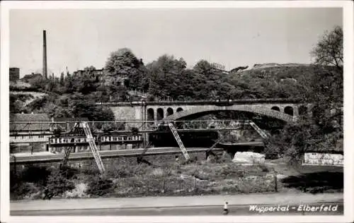 Foto Ak Elberfeld Wuppertal, Schwebebahn, Brücke