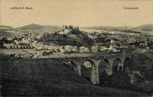 Ak Daun in der Eifel, Totalansicht, Brücke