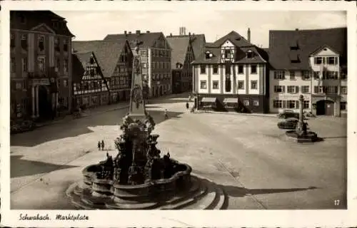 Ak Schwabach in Mittelfranken Bayern, Marktplatz, Denkmal, Brunnen