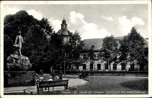 Ak Siegen in Westfalen, Unteres Schloss, Bismarck-Denkmal