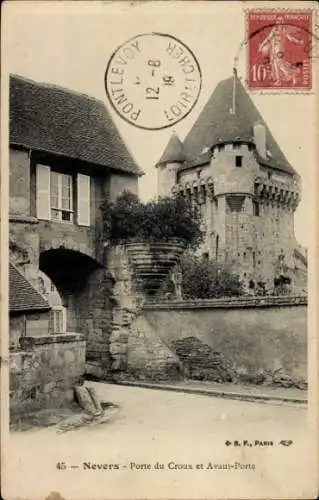 Ak Nevers Nièvre, Porte du Croux, Avant-Porte