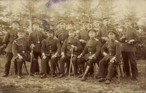 Foto Ak Deutsche Soldaten in Uniformen, Gruppenaufnahme
