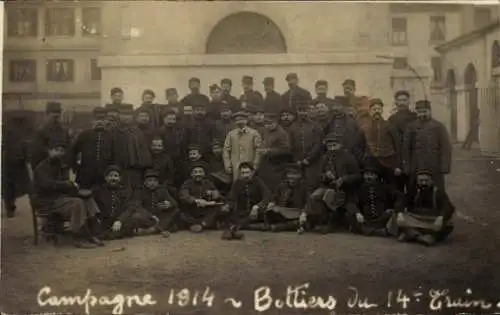 Ak Französische Soldaten in Uniformen, Gruppenfoto, Jahr 1914