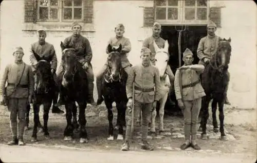 Foto Ak Französische Soldaten zu Pferden, Gruppenfoto