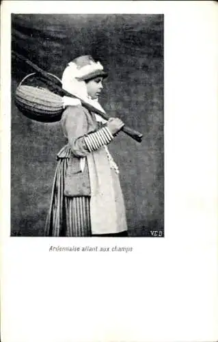 Ak Ardennes, Frau in Volkstracht, Korb