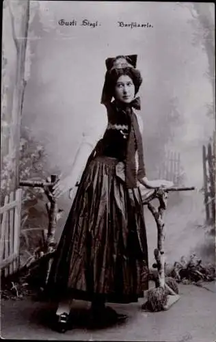 Ak Opernsängerin Gusti Stagl, Barfüßele