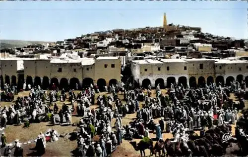 Ak Ghardaïa Algerien, Gesamtansicht des Marktes und der Oberstadt