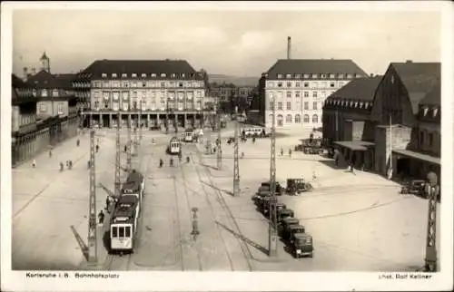 Ak Karlsruhe in Baden, Bahnhofsplatz, Straßenbahnen, Autos