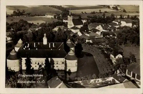 Ak Aistersheim Grieskirchen in Oberösterreich, Fliegeraufnahme vom Wasserschloss