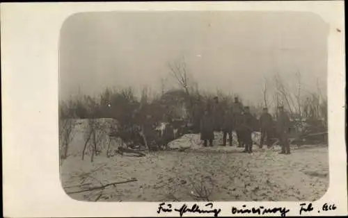 Foto Ak Quesnoy-sur-Deûle, Deutsche Soldaten, Gruppenbild im Winter, I. WK