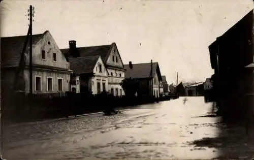 Foto Ak Hochwasser, Überschwemmte Straße, Häuser