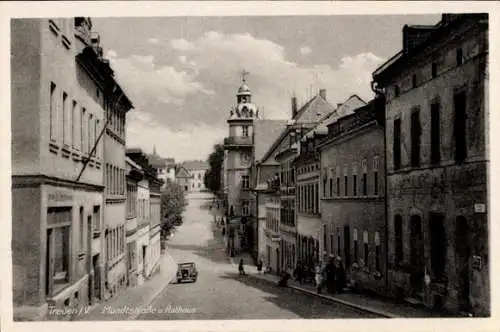 Ak Treuen Vogtland, Blick in die Mundtstraße mit Rathaus