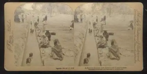 Stereo Foto Mexiko, Einheimische, badende Kinder, Wäscherinnen an einem Bewässerungskanal, um 1890