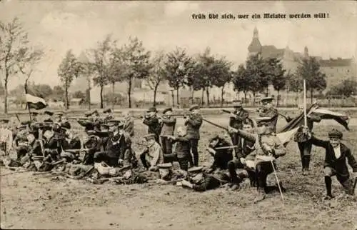 Ak Deutsche Soldaten in Uniformen, Schießübung, Früh übt sich, wer ein Meister werden will