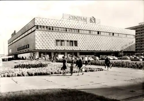 Ak Hoyerswerda Neustadt, Centrum Warenhaus, Parkplatz