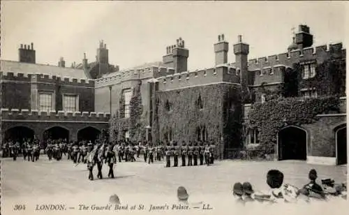 Ak London City England, St. James's Palace, die Guards' Band