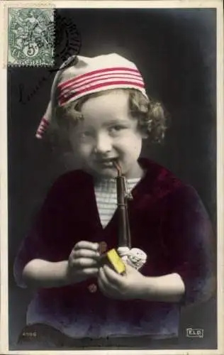 Ak Kleiner Junge mit Pfeife