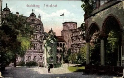 Ak Heidelberg am Neckar, Schlosshof