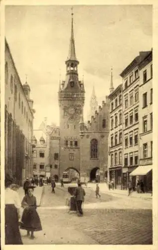 Ak München, Altes Rathaus, Straßenbahn, Passanten