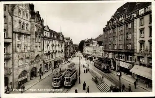 Ak Pforzheim im Schwarzwald, westliche Karl Friedrich Straße, Straßenbahnen, Geschäfte, Uhr