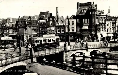 Ak Leiden Südholland Niederlande, Blauwpoortsbrug, Straßenbahn