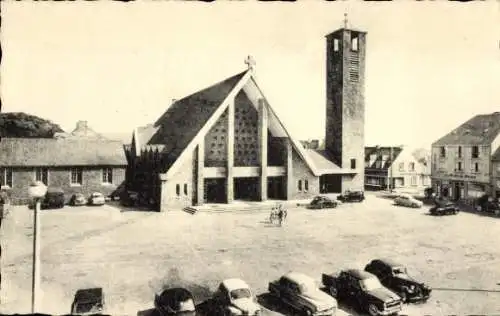 Ak Le Portel Pas de Calais, Place, Eglise St. Pierre St. Paul