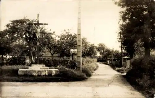 Ak Grandvilliers Eure, Straßenansicht, Kreuz