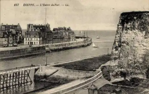 Ak Dieppe Seine Maritime, die Hafeneinfahrt