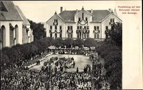 Ak Kamenz in Sachsen, Forstfestzug auf dem Schulplatz, Gesang