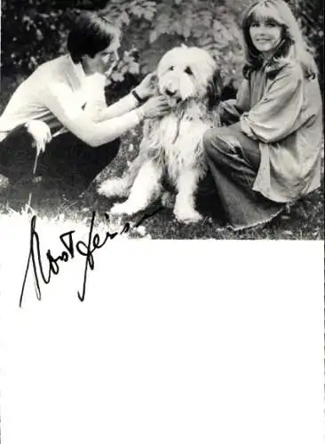 Ak Schauspielerin Lena Valaitis, Schauspieler Horst Juessen, Portrait mit Hund, Autogramm